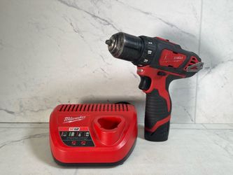 Milwaukee 2407-20 M12 3/8in Cordless Drill Driver With Battery And Charger (A1G011658)