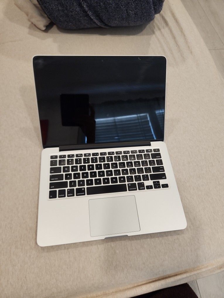 MacBook Pro (Retina, 13-inch, Early 2015) - 256GB SSD