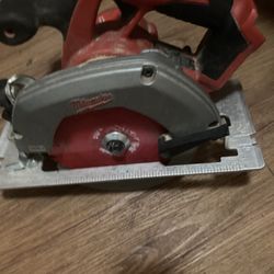 Milwaukee 18m Battery Skill Saw Great Condition 