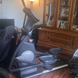 Pro-Form Interactive Elliptical Exercise Machine Gamefit Workouts