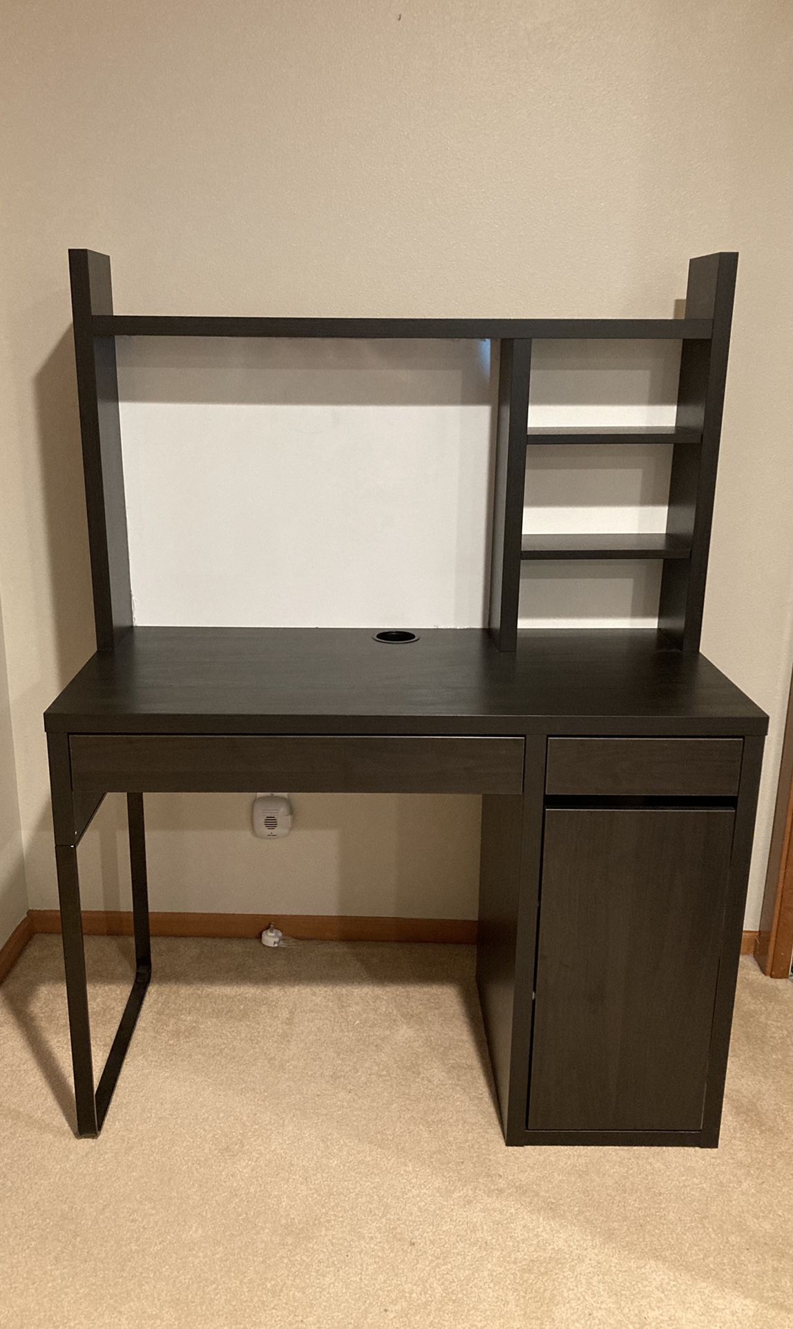 IKEA Micke Desk With Hutch Excellent Condition 