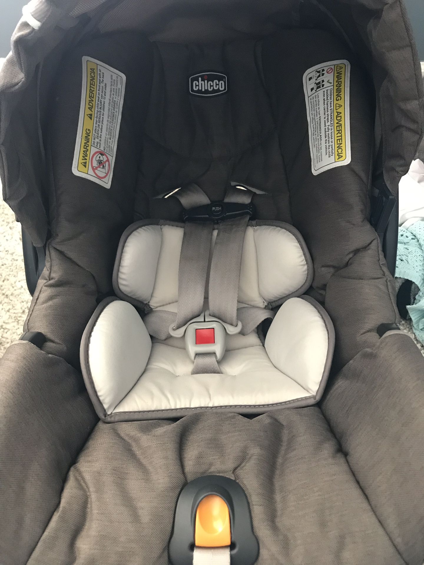 Chicco infant car seat with base
