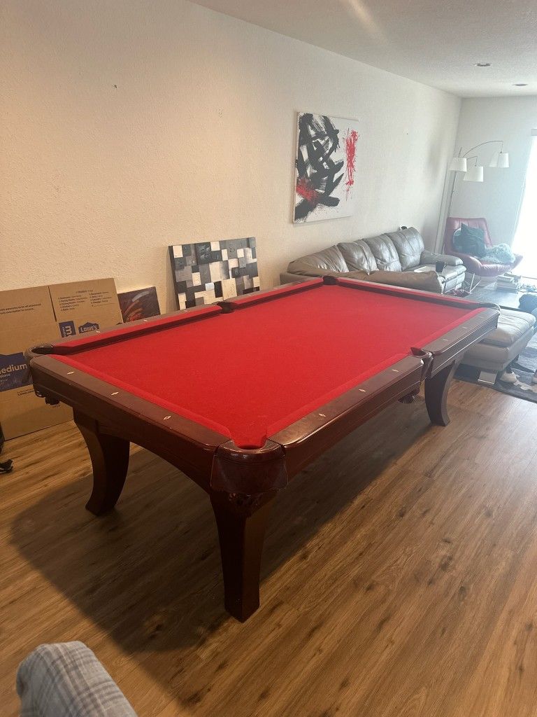 Pool Table. Imperial 8' Pool Table, Great Condition