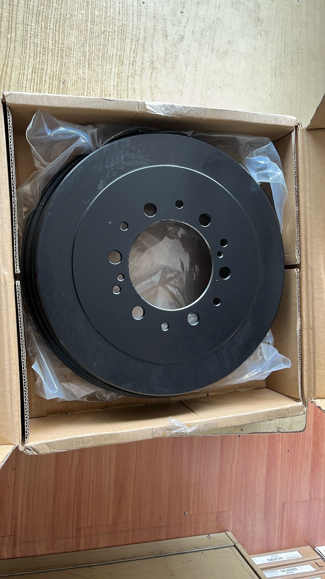 Toyota Tundra 00-06 Rear Brake Drums Shoes