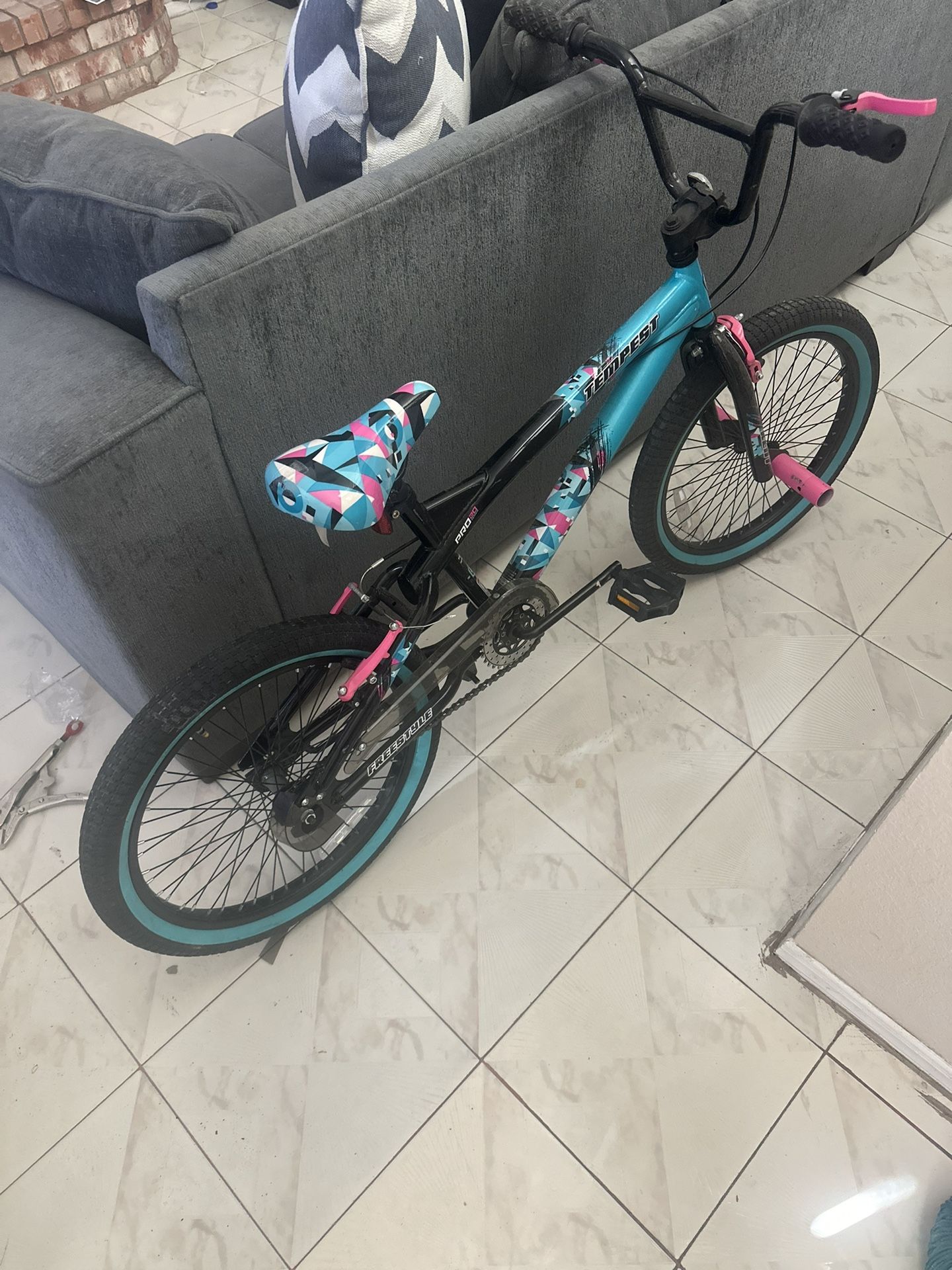 Girls 20” Bike Like New Bicicleta Nina Como Nueva