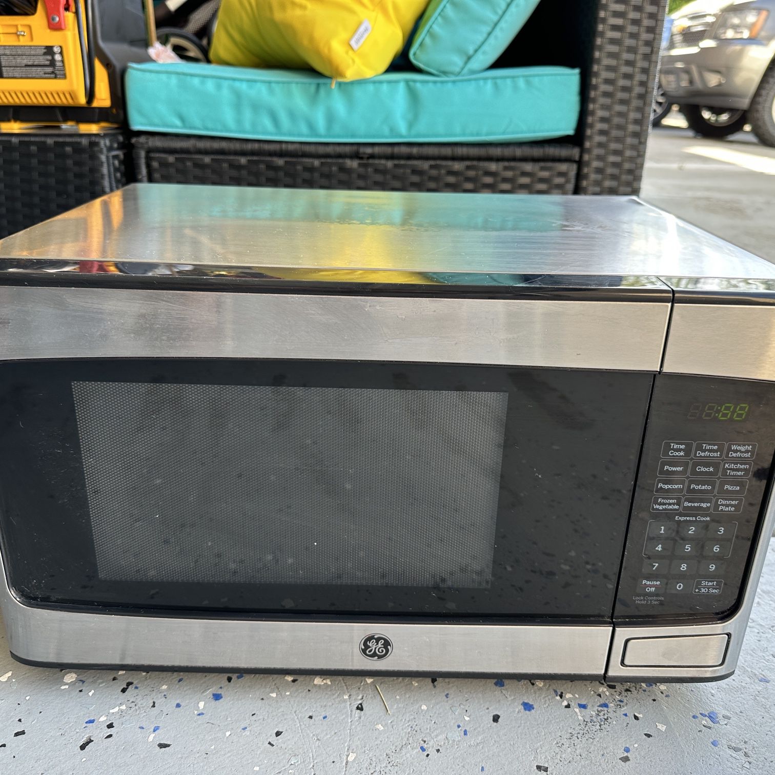 Black and Decker Microwave Oven, GREAT Condition! for Sale in El Granada,  CA - OfferUp