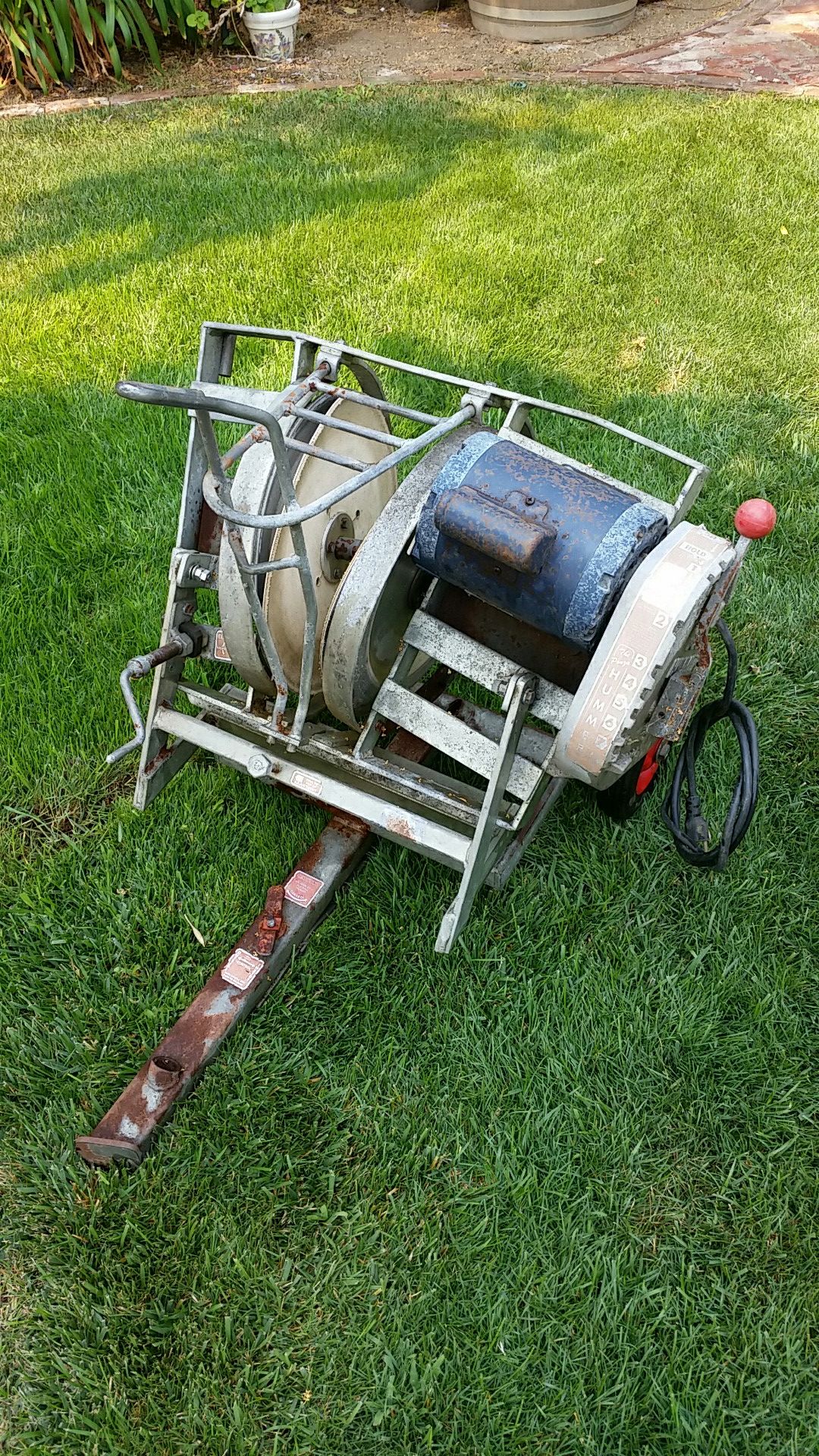 The Ponza Hummer Baseball Pitching Machine