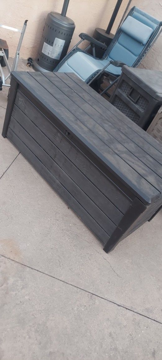 keter 150 gallon deck box $100