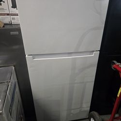Vissani Refrigerator  Medium Size
