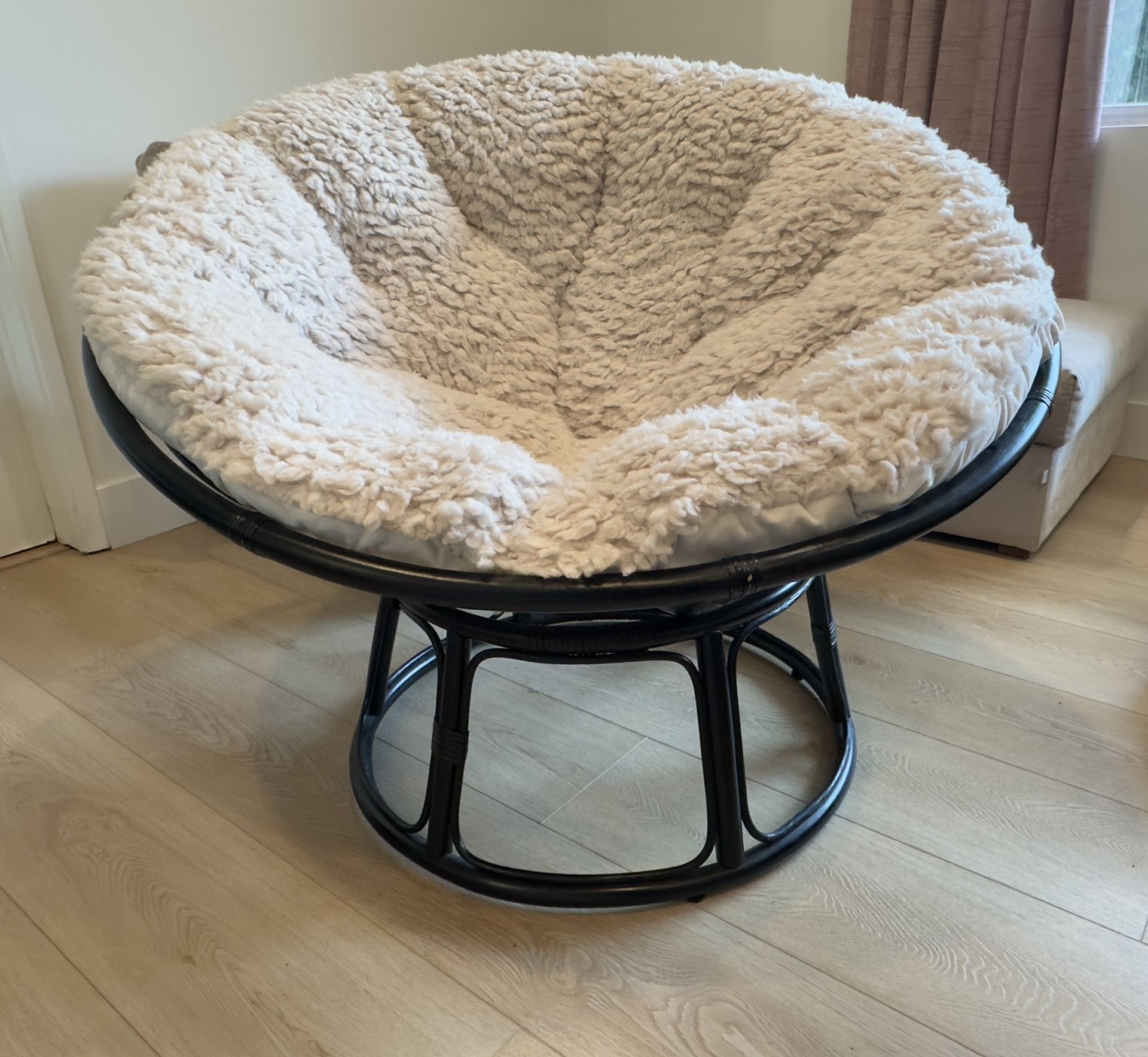 POTTERY BARN TEEN BLACK PAPASAN CHAIR EXCELLENT CONDITIONAL SUPER COMFY