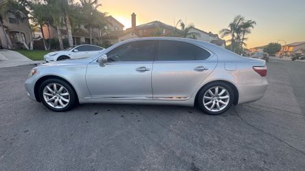 Lexus LS 460