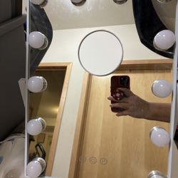 Hansong Vanity Mirror (Excellent Condition)