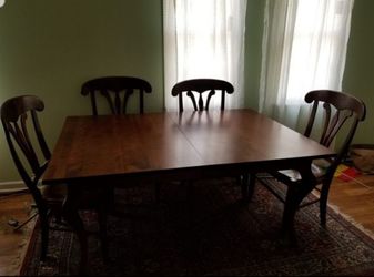 Nichols & Stone Dining table