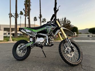 Whip 125 - New Pit Bike with Electric Start 4 Speed and Exhaust