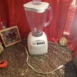 Osterizer 10 Speed Blender. Pre-owned Great.