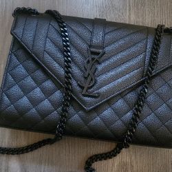 YSL, Envelope Triquilt, Medium size grained leather shoulder bag.