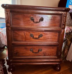 Georgous Side/End Table