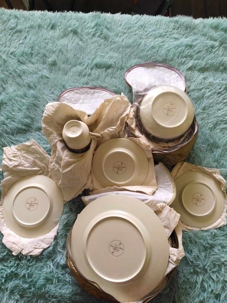 Ivory Bone China Plate Set