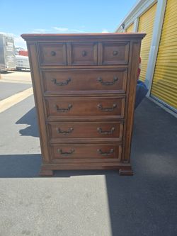 Queen size 7 piece bedroom set