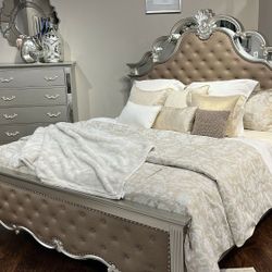 💥Ellis Bedroom Set

💥👈Financing Available Only $10 Down Payment🥳
