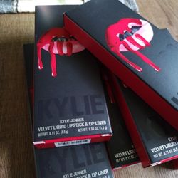 Kylie Jenner Velvet Liquid Lipstick & Lip Liner