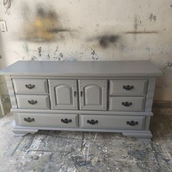 DRESSER 2