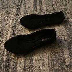 Black Flats ; Like new Never Worn!!