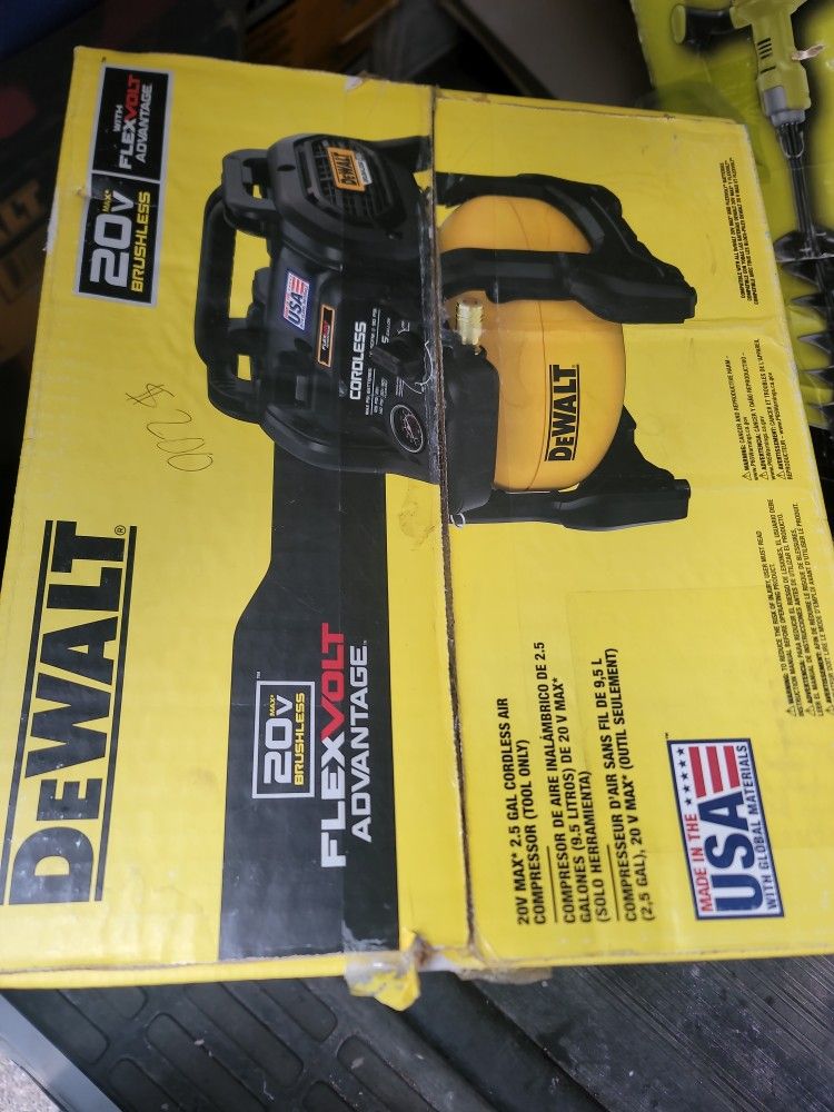 DEWALT 20VMAX/WITH FLEXVOLT BRUSHLESS 2.5 GAL CORDLESS AIR COMPRESSOR (TOOL ONLY) NEW 