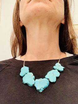 Women’s costume necklace with blue topaz like stones.