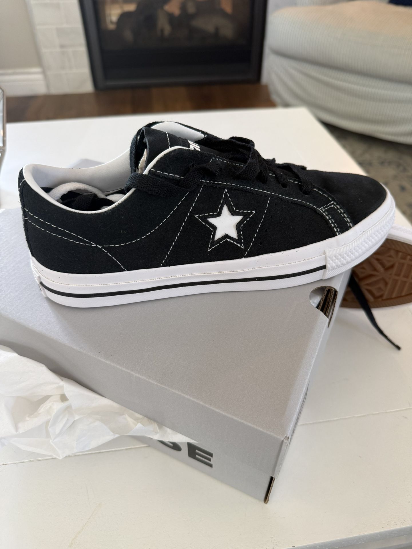 Converse - One Star Pro . Men's size 6, women's 7.5