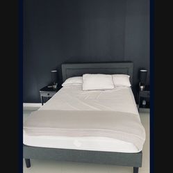 Queen Bed Set With Night Stand And Two Lamps 