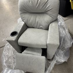 2 Children’s Recliners 
