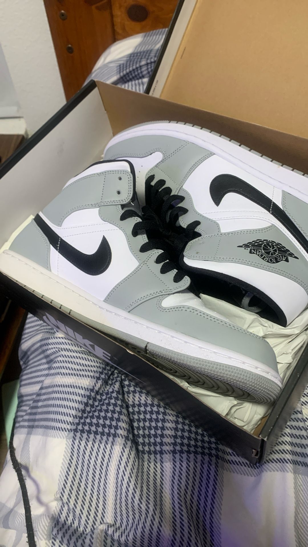 Two pairs of Jordan ones trying to trade it for either a MacBook Pro or a iPhone 13 or 12 Pro Max Size 11 On Both