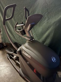 Octane Fitness Q37 Cross Trainer Elliptical w/ deluxe screen