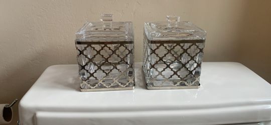 Set of 2 Glass Canisters with Silver Lattice Design
