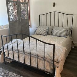 Full Sz Casper Mattress And Bedframe