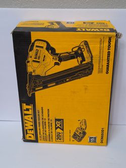 Dewalt 20V MAX XR Lithium-Ion Cordless 2-1/2 in. 15-Gauge Finish Nailer Kit with 2.0Ah Battery, Charger and Contractor Bag Brand New