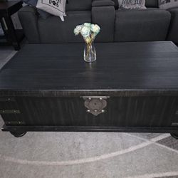 Coffee Table And End Tables And Lamps 