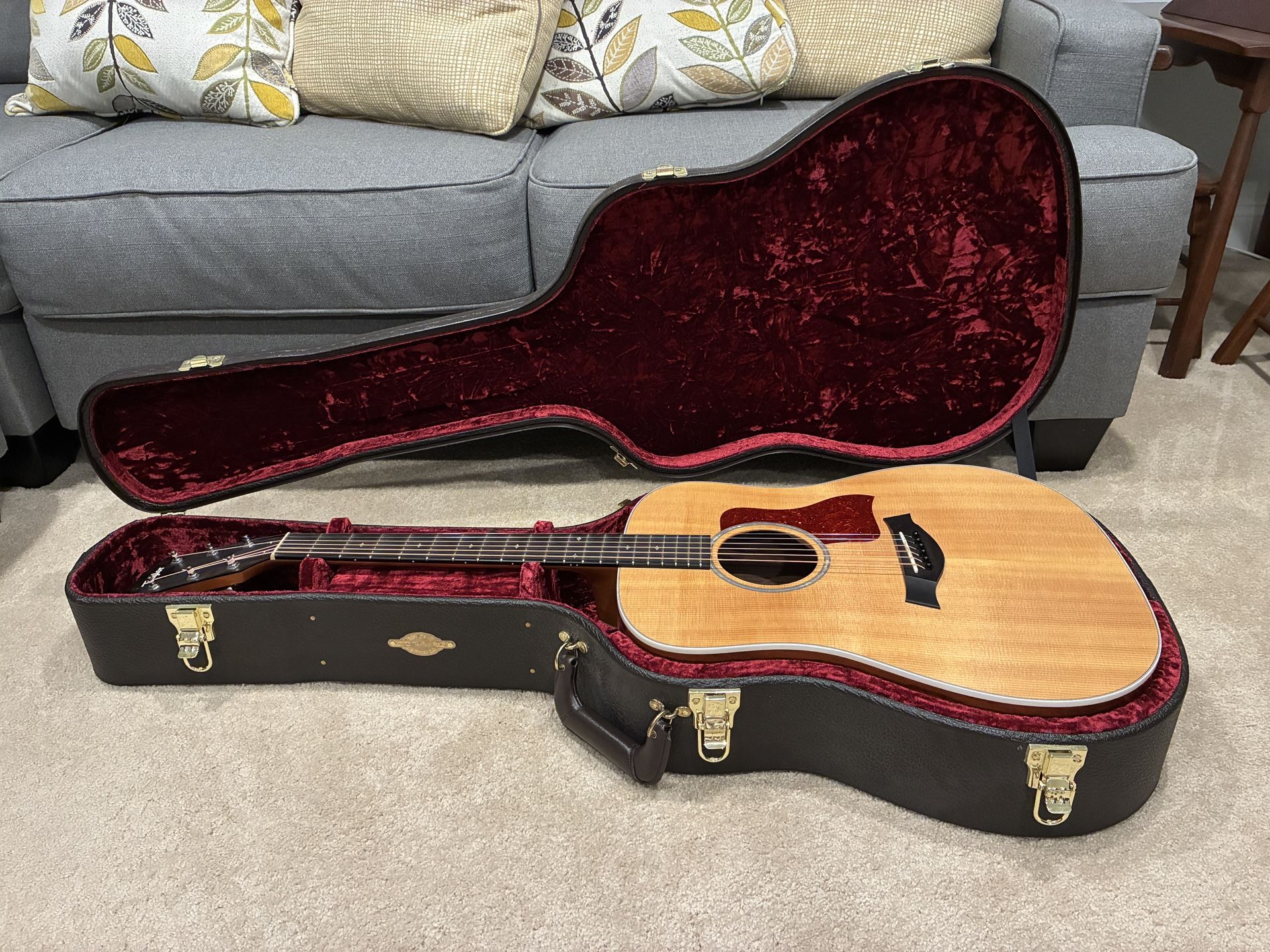 Taylor 210 DLX Acoustic Guitar