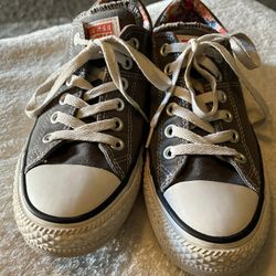 Womens Size 7 Grey Converse Low Top All Stars