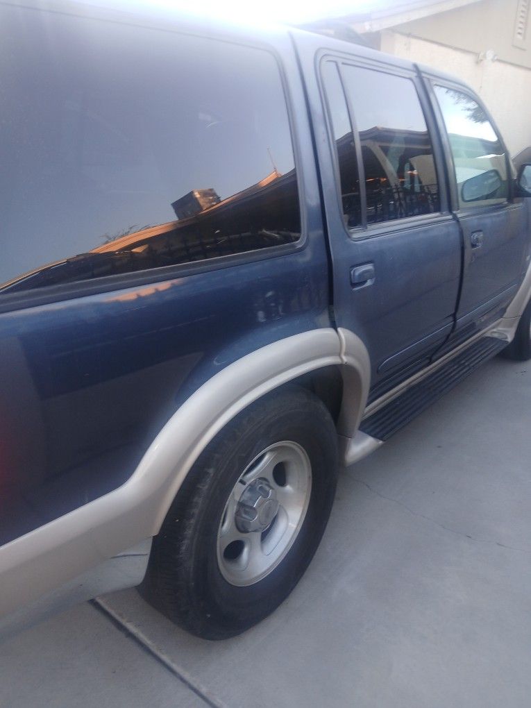 1999 Ford Explorer