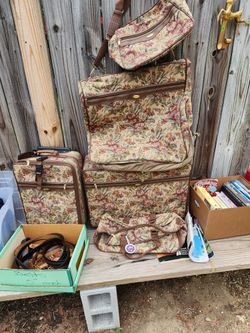 5 Peace Vintage Luggage Set