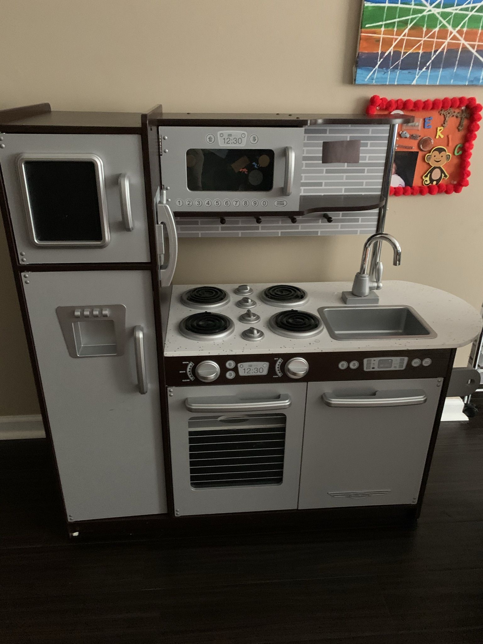 Children’s Play Kitchen & Washer/Dryer