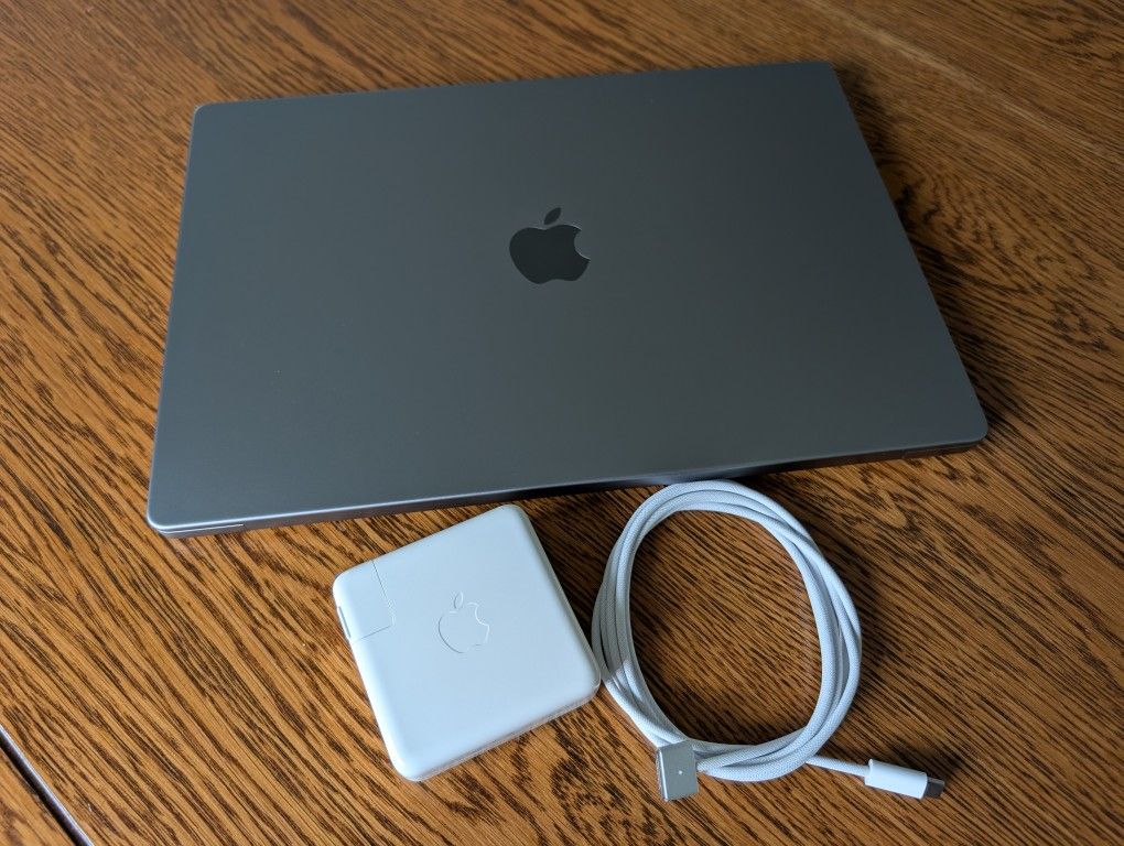 Apple MacBook Pro 16-inch w/M1 Pro Chip, 32GB RAM, 500GB SSD