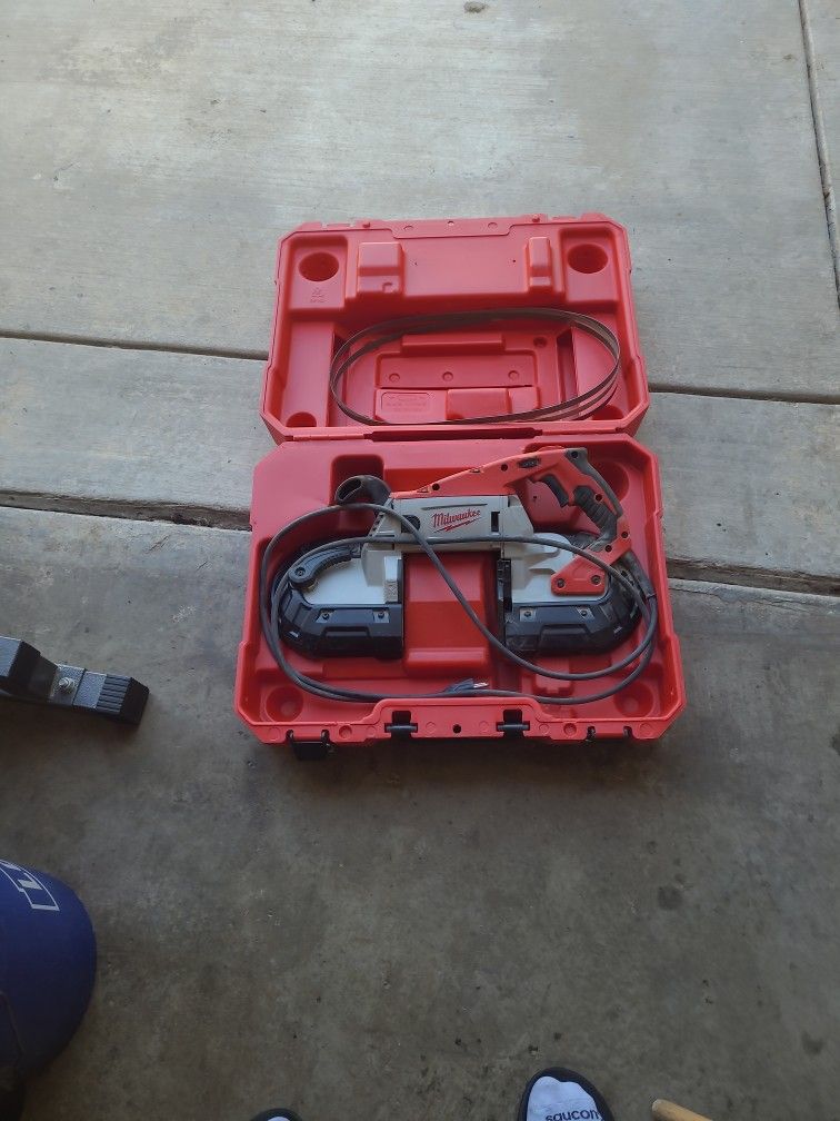 Milwaukee Bandsaw