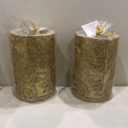 Fitz and Floyd Holidays Gold Sparkling Pillar Candles.