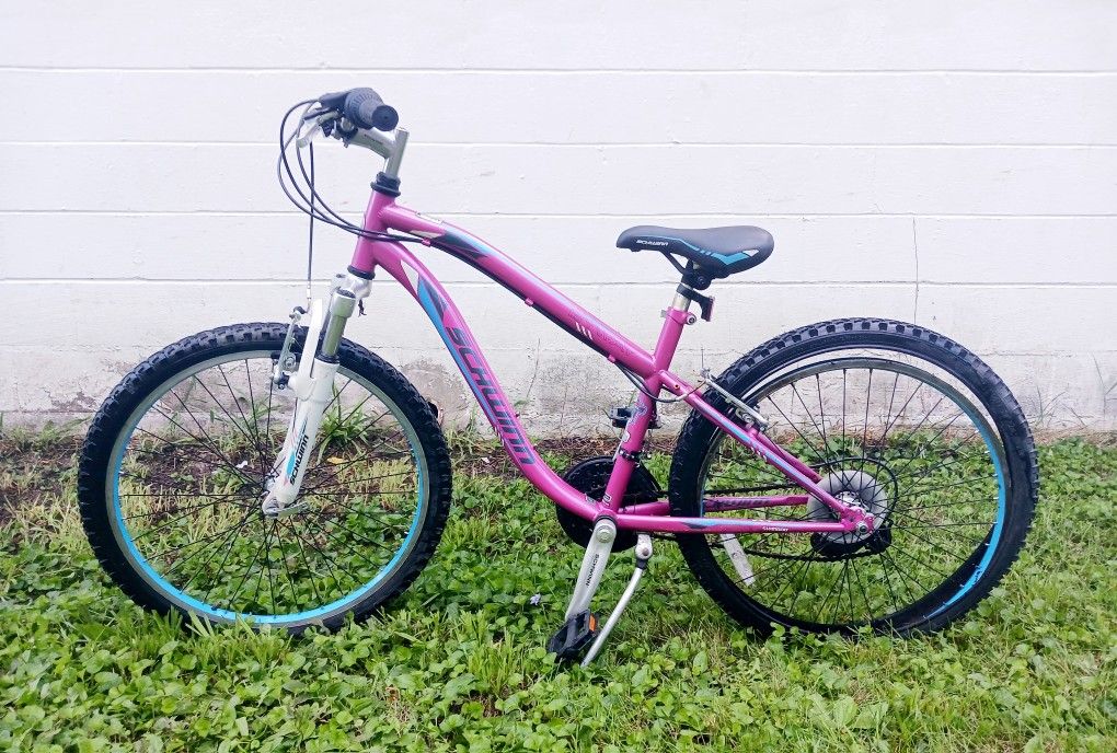 Girls Schwinn Byway 24" Bike