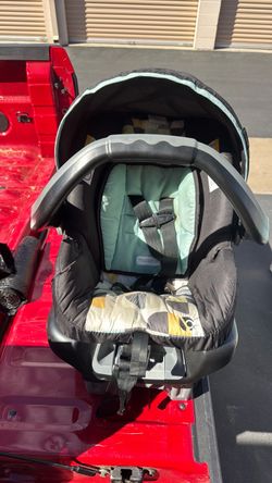 Baby trend Infant Car Seat with Canopy