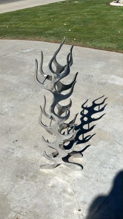 Solid aluminum wine bottle holder
