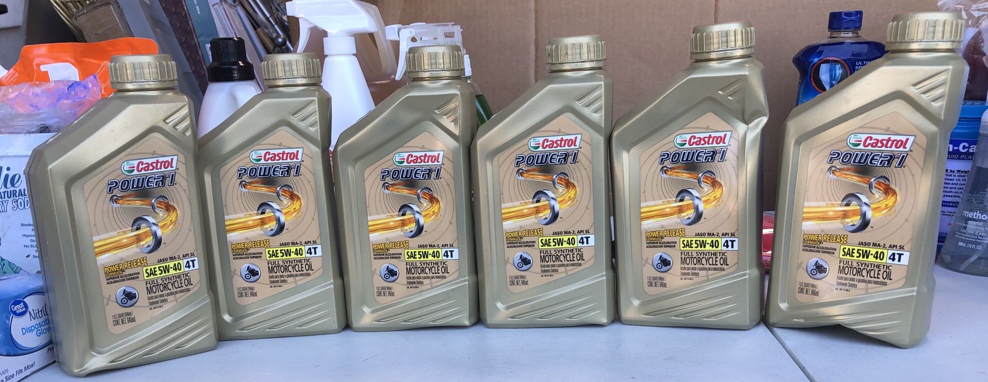 Brandnew castrol SAE 5w30 motorcycle oil 6 bottle